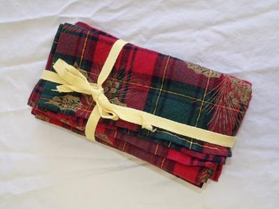 Holiday cloth table napkins