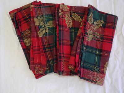 Holiday cloth table napkins