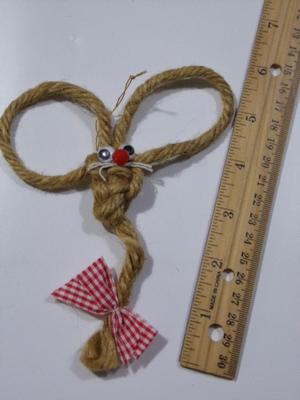 Macramé mouse caricature tree ornament