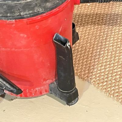 LOT 82B: Craftsman 8-Gallon Wet Dry Vac