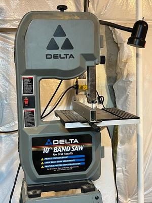 LOT 83B: Delta 10" Band Saw - Model 28-195