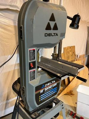 LOT 83B: Delta 10" Band Saw - Model 28-195