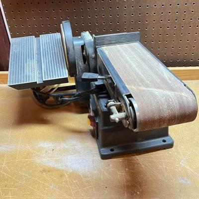 LOT 92B: Craftsman Power Bench Tools - Grinder and Sander