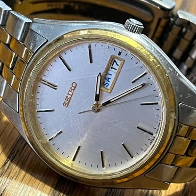 LOT 199J: Vintage Desktop Organizer, Avon Ship Mug, Phillies Belt Buckle, Pocket Knives & More