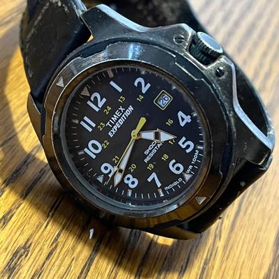 LOT 199J: Vintage Desktop Organizer, Avon Ship Mug, Phillies Belt Buckle, Pocket Knives & More