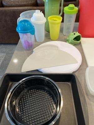 Variety of kitchen items