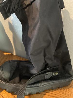 NEOS boots size Small