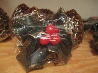 New 12 Pine Cone & 12 Poinsettia Candles #176