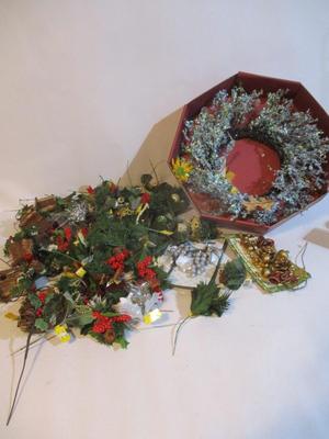 New Holiday Wreath & Decorations #195