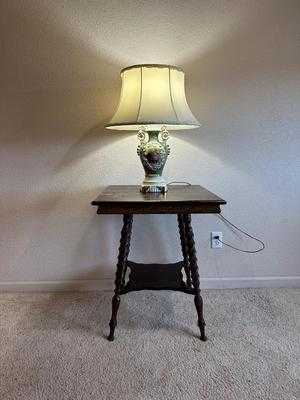 ANTIQUE NEWEL POST PARLOR TABLE AND A FRENCH VICTORIAN LAMP
