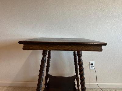ANTIQUE NEWEL POST PARLOR TABLE AND A FRENCH VICTORIAN LAMP