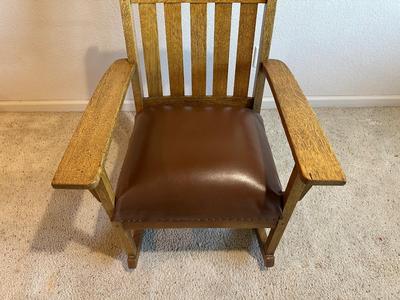 ANTIQUE ROCKING CHAIR