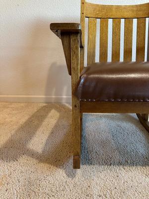 ANTIQUE ROCKING CHAIR