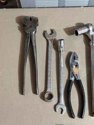VARIETY OF HAND TOOLS