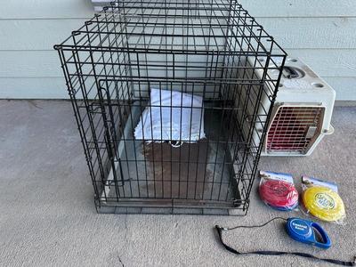PET KENNEL AND CARRIER PLUS RETRACTABLE LEASH AND TOYS