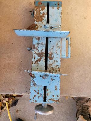 Old adjustable mountable vice or clamp