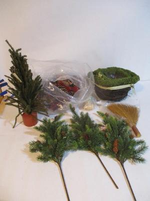 New Christmas Pine Cones & Mixed Pine Tree Tips