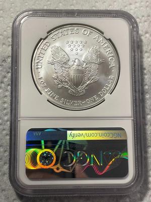 NGC CERTIFIED 2006 MS69 SILVER EAGLE DOLLAR AS PICTURED. FREE DOMESTIC SHIPPING.