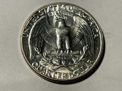 1950-P UNCIRCULATED CONDITION WASHINGTON SILVER QUARTER AS PICTURED. FREE DOMESTIC SHIPPING.