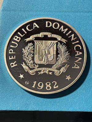 1982 DOMINICAN REPUBLIC Year of the Child Proof Silver 10 Pesos Coin. FREE DOMESTIC SHIPPING.