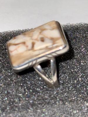 VINTAGE MID-CENTURY PREOWNED STERLING SILVER ONYX RING (SIZE 7.75) IN GOOD CONDITION AS PICTURED.