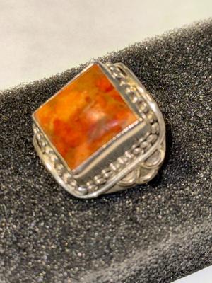 VINTAGE MID-CENTURY PREOWNED STERLING SILVER ONYX RING (FULL 8) IN GOOD PREOWNED CONDITION AS PICTURED.