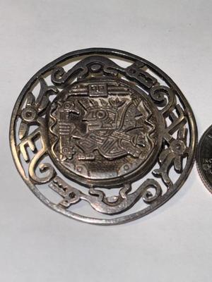 VINTAGE LARGE MEXICAN AZTEC STERLING SILVER PIN/BROOCH IN GOOD PREOWNED CONDITION AS PICTURED.