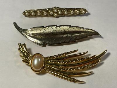 Vintage Lot of 3 Fashion Gold-tone Pin/Brooches in Good Preowned Condition as Pic'd. FREE DOMESTIC SHIPPING.