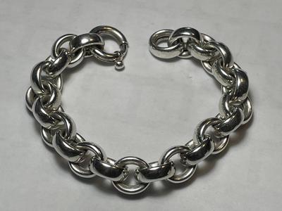 VINTAGE PREOWNED HEAVY 33.6 GRAMS STERLING SILVER 7.75" LINK BRACELET IN VERY GOOD PREOWNED CONDITION.