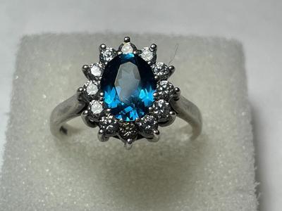 VINTAGE PREOWNED STERLING SILVER .925 CZ COCKTAIL RING (RING SIZE-9.25) IN VERY GOOD PREOWNED CONDITION.