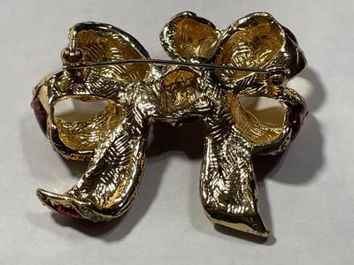 New Never Worn Fashion Holiday/Christmas Enameled Pin w/Crystals as Pictured.