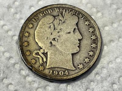 1904-P VERY GOOD CONDITION BARBER SILVER HALF DOLLAR AS PICTURED. FREE DOMESTIC SHIPPING.