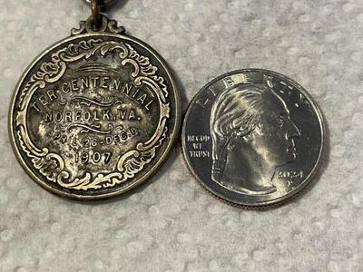 ANTIQUE 1607/1907 JAMESTOWN TER-CENTENNIAL EXPOSITION SILVER WATCH FOB IN GOOD PREOWNED CONDITION. FREE DOMESTIC SHIPPING.