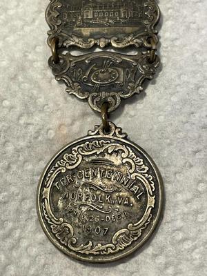 ANTIQUE 1607/1907 JAMESTOWN TER-CENTENNIAL EXPOSITION SILVER WATCH FOB IN GOOD PREOWNED CONDITION. FREE DOMESTIC SHIPPING.
