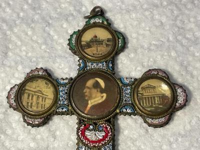 ANTIQUE VICTORIAN ERA MICRO-MOSAIC CROSS/CRUCIFIX MADE IN ITALY IN GOOD PREOWNED CONDITION. FREE DOMESTIC SHIPPING.