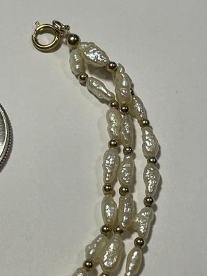 Vintage Preowned 14k Freshwater Pearl Triple Strand 6.5" Bracelet in Good Condition as Pictured. FREE DOMESTIC SHIPPING.