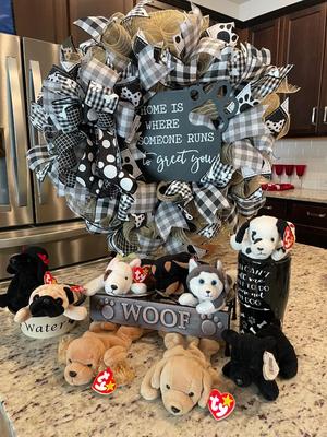 Dog lovers lot! Cute door wreath, cup, bowls, beanie babies