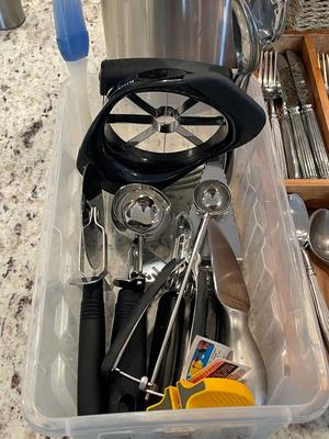 Kitchen flatware / utensil lot