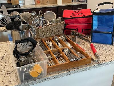 Kitchen flatware / utensil lot