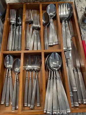 Kitchen flatware / utensil lot