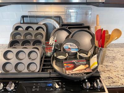Misc baking pan / utensil lot
