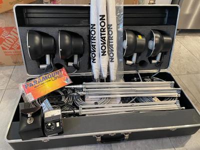 Novatron VR Studio Lighting Flash Head Lamp Kit w/ Stands, cords, carrying case and Umbrellas