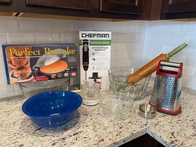 Misc lot of kitchen items pancake maker, hand blender, food processor etc.