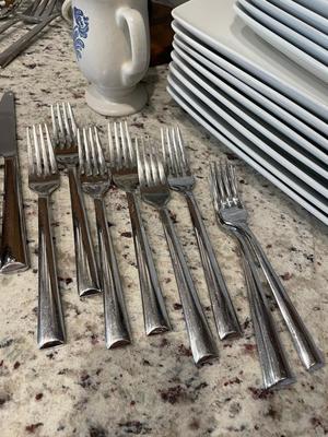 Misc kitchen dishes / flatware / mugs