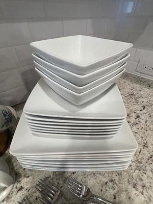 Misc kitchen dishes / flatware / mugs