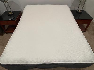 Queen size Beauty Rest Hybrid Adjustable bed Excellent Condition