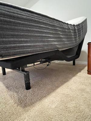 Queen size Beauty Rest Hybrid Adjustable bed Excellent Condition
