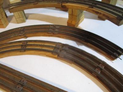 HO Vau-Pe Village Train With Circular Stadtbrauhaus
