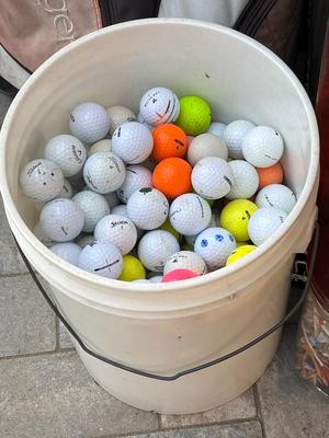 LOT 81G: Golf Collection - Bags, Clubs, Balls, Tees, Trainers, Travel Bag