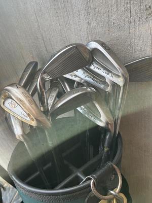 LOT 81G: Golf Collection - Bags, Clubs, Balls, Tees, Trainers, Travel Bag